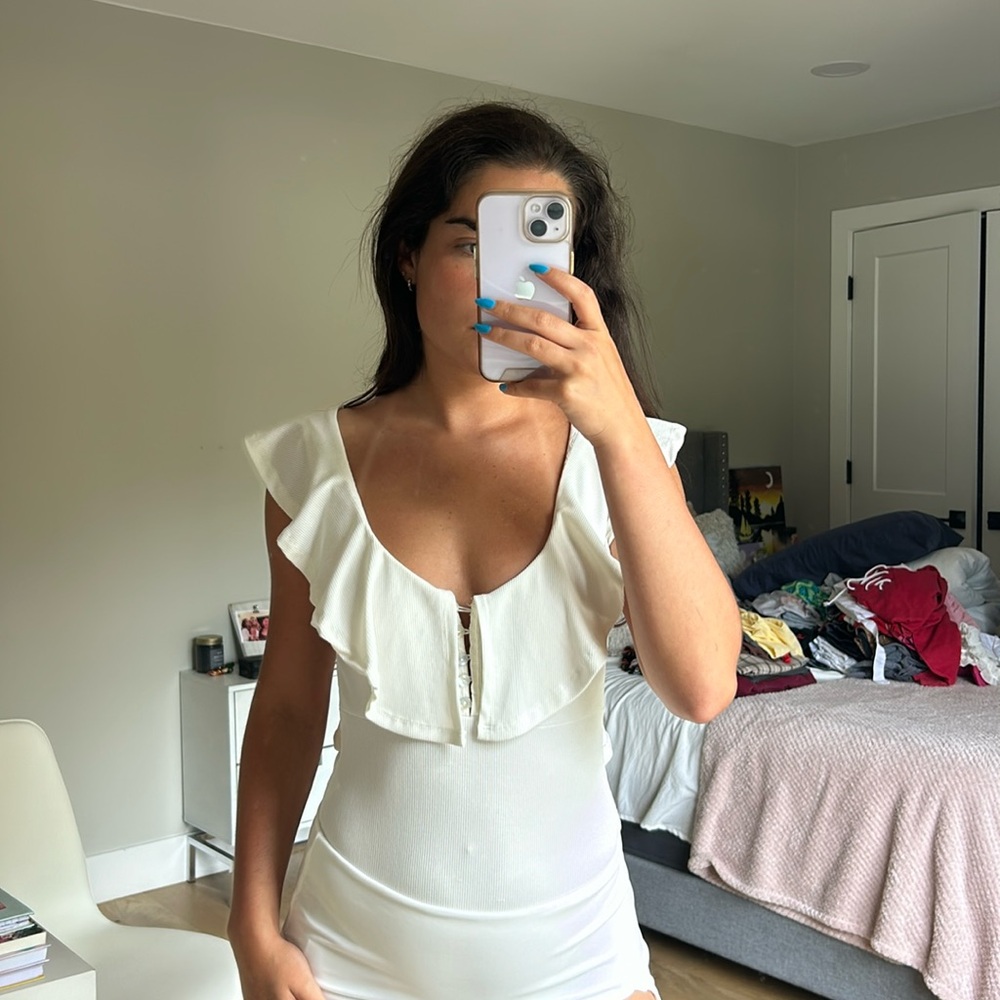 Forever 21 girly white ruffly bodysuit